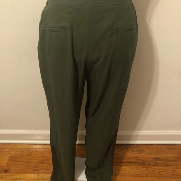Green pants - Picture 2 of 2